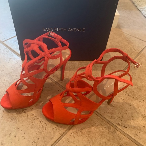 Red saks fifth avenue heels - Picture 2 of 6